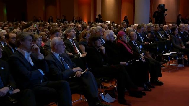 Chancellor Angela Merkel's Speech [German] смотреть онлайн