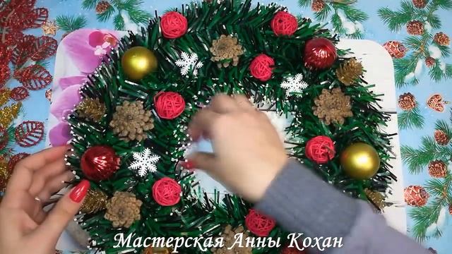DIY?Новогодний веночек на дверь своими руками?Декор дома на новый год? смотреть онлайн