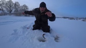 ЛУЧШИЙ СПОСОБ ЛОВЛИ НА ТЕЧЕНИИ.ШАГАЮЩАЯ ПРОВОДКА.Зимняя рыбалка на течении.