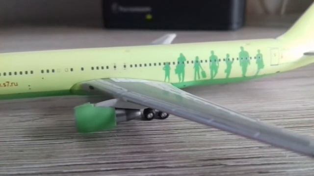 Обзор модели самолёта Boeing 767-300ER "S7 Airlines" 1/400 "Jc Wings". смотреть онлайн