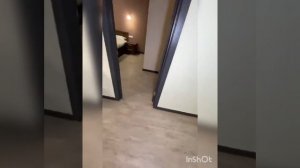 АВТОМАТИЧЕСКИЙ ДВЕРНОЙ ПОРОЖЕК. 1 - ЗВУКОИЗОЛЯЦИЯ, 2 - БЕСШОВНЫЙ ЛАМИНАТ СДЕЛАЕТ УБОРКУ ПРОЩЕ!