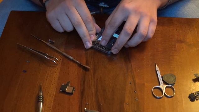 Ремонт iPhone 5s | Замена аккумулятора | Подклейка дисплея смотреть онлайн