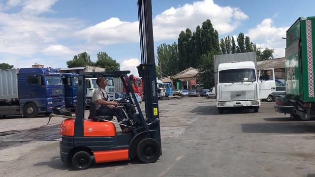 Газ-бензиновый вилочный погрузчик Toyota 6FGL15 с мачтой триплекс смотреть онлайн