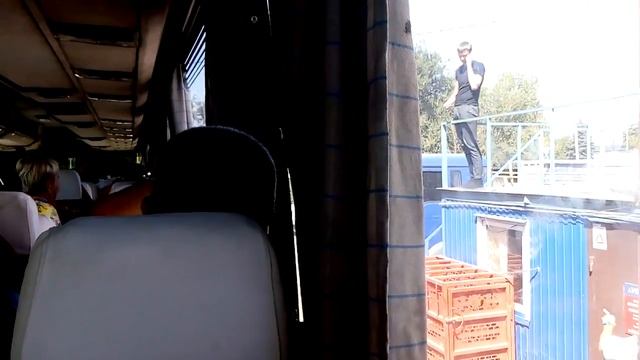 Дрочит во время остановки автобуса смотреть онлайн