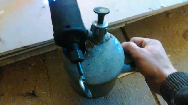 Как вскипятить воду подручными средствами! смотреть онлайн