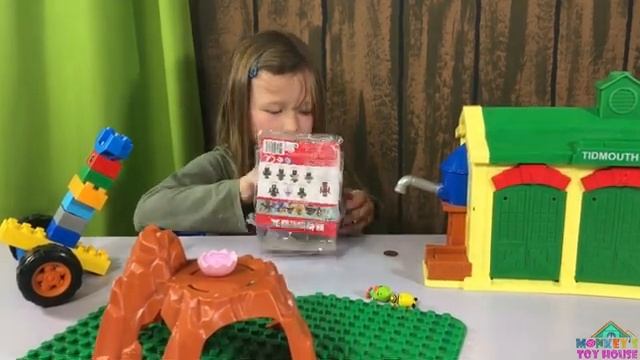 Roblox Flame Guard General Protects The Toy House! | Kids Toy Video смотреть онлайн