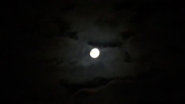 ЗАВОРАЖИВАЮЩАЯ ЛУНА в ночи.// ПОЛНОЛУНИЕ.