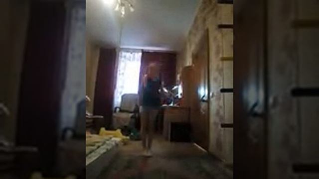 Как научить подругу крутить обруч. смотреть онлайн