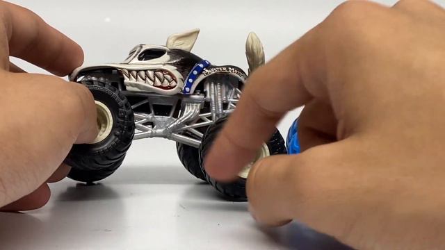 SPIN MASTER MONSTER JAM MUTT MACHINES 4-PACK! смотреть онлайн