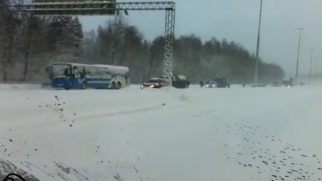 Снежный коллапс в Хельсинки 03.02.12 - часть3 смотреть онлайн