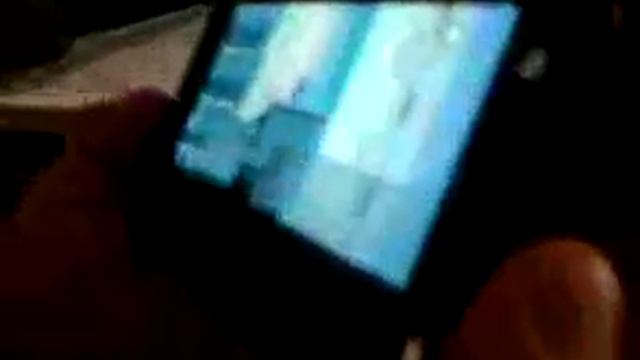 Парень смешно играет носом в игру смотреть онлайн