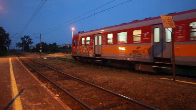 EN57 departing Wierzbica Gorna with a late 2 tone смотреть онлайн