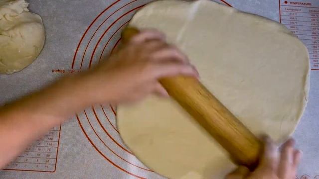 Самое вкусное тесто для пиццы + 2 самых популярных рецепта пиццы: "Маргарита" и "Пеперони" смотреть онлайн