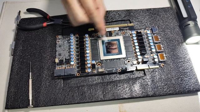 Замена термопрокладок Gainward Phoenix GS RTX 3090 Thermalpads replacement Gainward RTX 3090. 121 M смотреть онлайн
