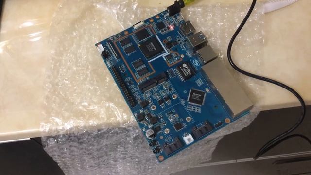 Banana Pi BPI-R2 LED demo , preloader turn on red led , kernel turn on blue led and blink green led смотреть онлайн