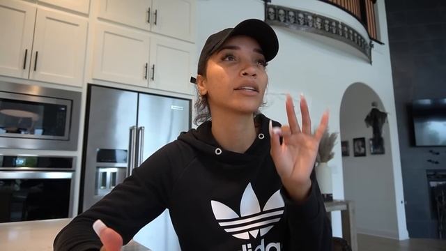 I Threw a HAUNTED HOUSE PARTY for Halloween! смотреть онлайн