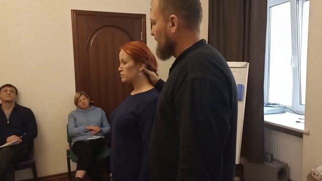 как правильно накладывать ладонь, чтоб тело тянуло назад смотреть онлайн