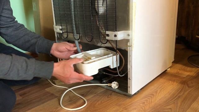 Почему течет холодильник? 4 причины. Потек холодильник что делать? Ремонт холодильников смотреть онлайн