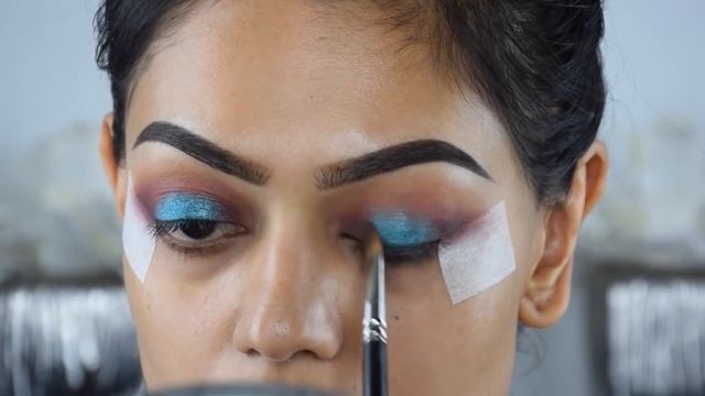 Blue eyes makeup tutorial with a pop of glitter  |Sabrina Anijs