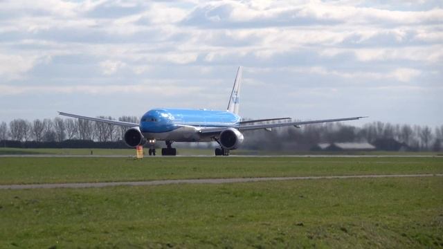 25 RUSHHOUR TAKE OFFS | A330Neo, B747, B777, A350 | Amsterdam Schiphol Plane Spotting смотреть онлайн