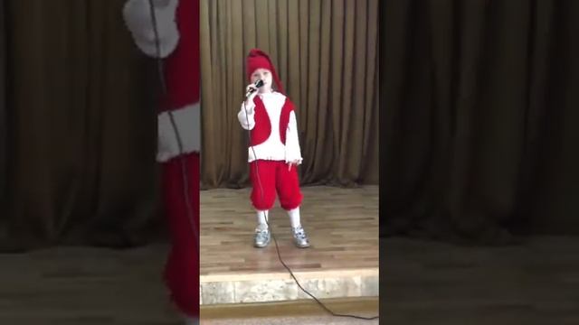 песня "Гномики". Серик Айназ. 6 лет. смотреть онлайн