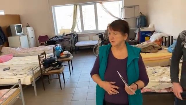 Не смотреть детям и слабонервным! Болезни бездомных. Обморожения, грыжи ... Накорми голодного. смотреть онлайн