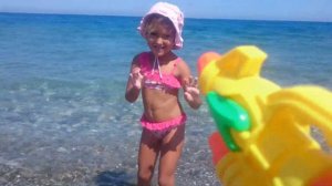 Лето🌸море🌊солнце☀пляж🏖Играем на море,плаваем,ныряем.Игра в песке,делаем пасочки🏖Видео для детей