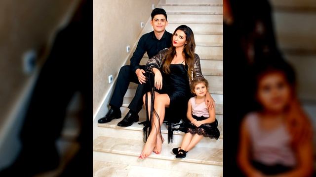 Дебют маленькой копии Жасмин! 5 ЛЕТНЯЯ ДОЧЬ певицы восхитила своей красотой смотреть онлайн