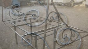 Козырёк над входной дверью дома