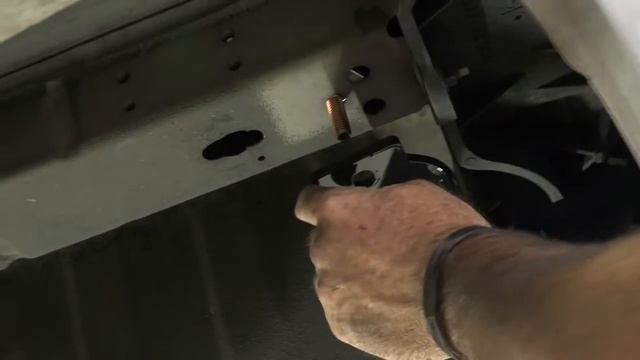2004 Nissan Altima Trailer Hitch Installation смотреть онлайн