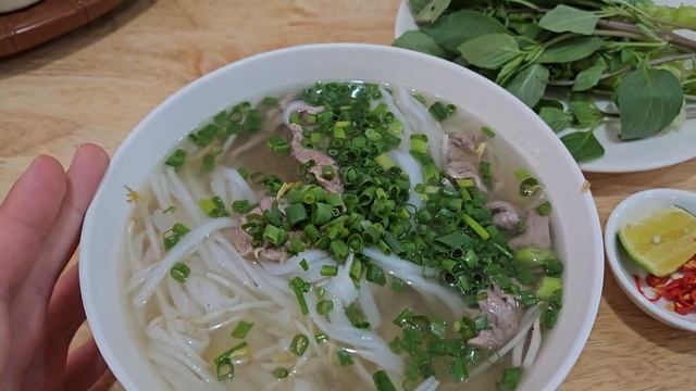 Нячанг Вьетнам май 2023. Цены на еду в Нячанге. Едим крокодила и лягушек. Обзор кафе и ресторанов