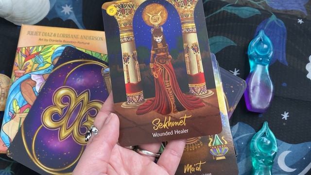 Which oracle decks do I have with me while traveling? смотреть онлайн
