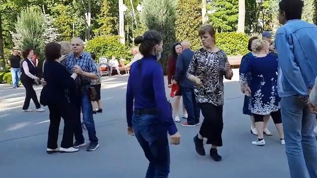 БЕГИ ПРОШУ Я БЕГИ. ХАРЬКОВ ТАНЦЫ НА РЕТРО 2021 #dance #kharkiv смотреть онлайн