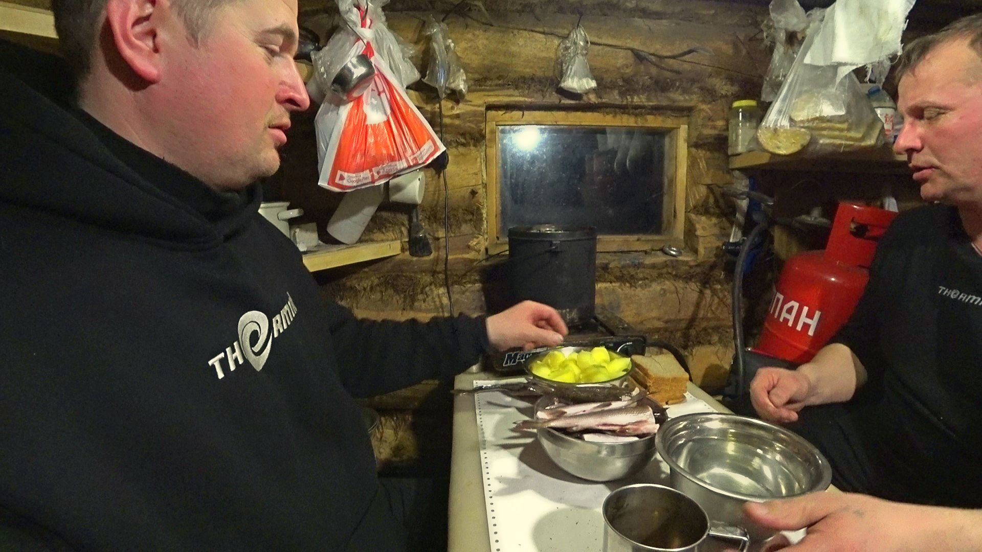 5 дней в таёжной избе! Рыбалка на хариуса! Нашли клёвое место! Готовим северную рыбку!)) смотреть онлайн