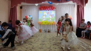 танец с игрушками