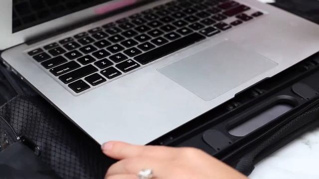 Deflecto Mobile Laptop Desk Kickstarter смотреть онлайн