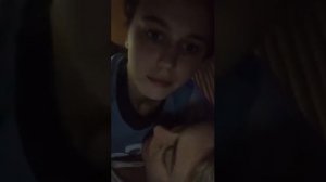 Соня Есьман целуется с Мери Leest Periscope