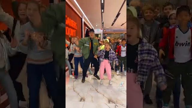 Танец под трек "А ты живёшь на 4 этаже" смотреть онлайн