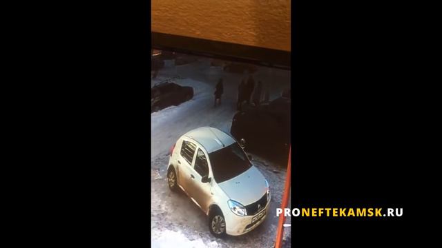 Жительница Нефтекамска потеряла кошелек, а тот кто его нашел попал на камеру смотреть онлайн