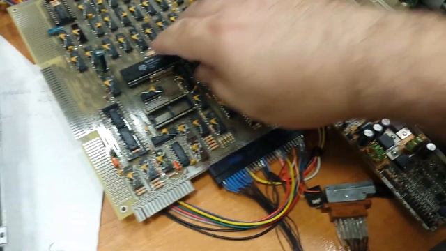 Запуск платы без CPU и ROM. Затем с CPU.