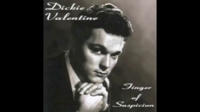 Dickie Valentine Feat. The Stargazers - The Finger Of Suspicion смотреть онлайн