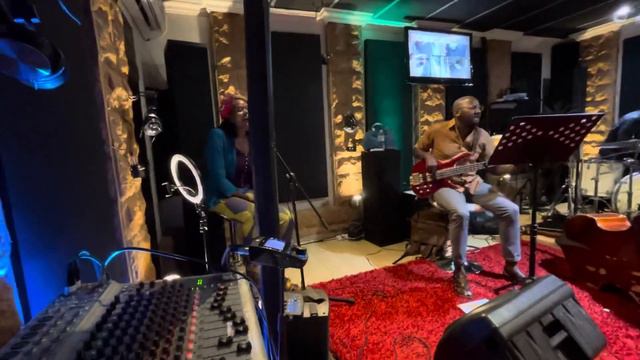 Themba Guitar Summit featuring Siphokazi #guitar #southafricanmusic #amacala #gibson смотреть онлайн