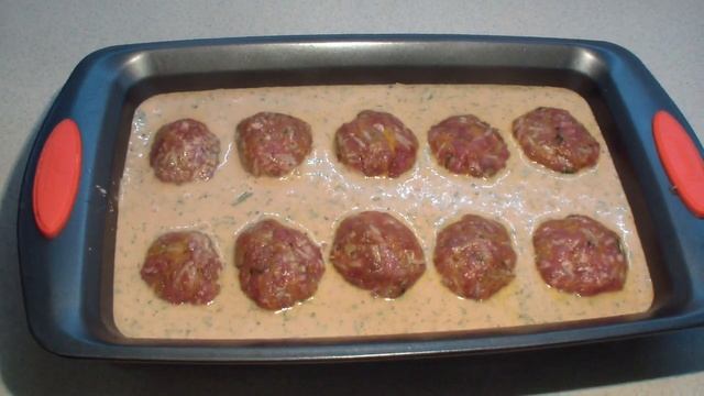 Тефтели в сметанно-томатном соусе в духовке / Oven meatballs in sour cream and tomato sauce смотреть онлайн
