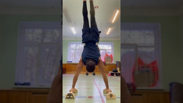 Отжимание в стойке на руках ?? смотреть онлайн