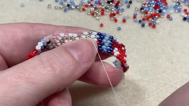 Дед Мороз из бисера | Часть 1 из 5 | смотреть онлайн