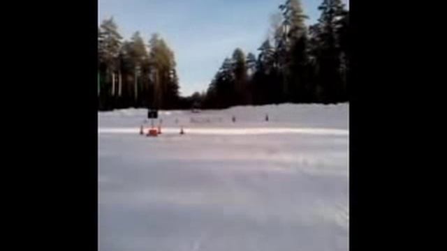 Экстремальное вождение автобуса на льду, автошкола Финляндия смотреть онлайн