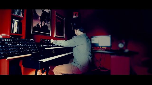 The SE80 Man - Skrie (Improvisation - custom Novation Peak controller ) смотреть онлайн