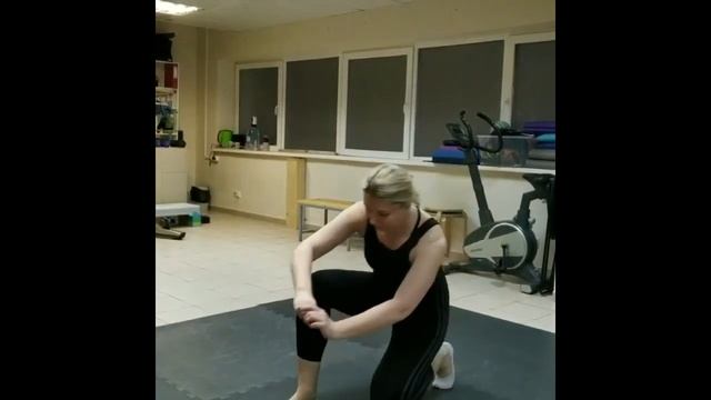 Как правильно выполнять упражнение "пистолетик"? Приседания на одной ноге смотреть онлайн