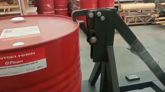 Показываем как именно работает захват "клюв попугая" для бочек Forker VC-1 смотреть онлайн