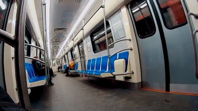 Поездка от Станции Метро "Обухово" до Станции "Гостиный Двор". 3 линия (НВЛ). смотреть онлайн